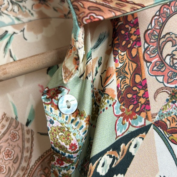 Zara VGUC beautiful paisley colorful button down. - Picture 7 of 10